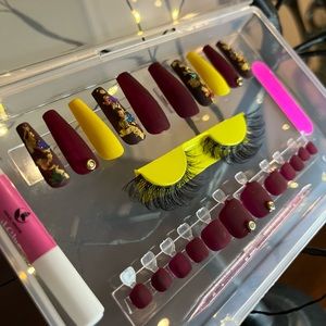 The box contains Press On for hands, Press On feet and lashes.